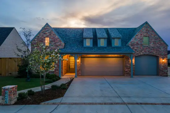 A Oakview at 14402 Joliet Ave