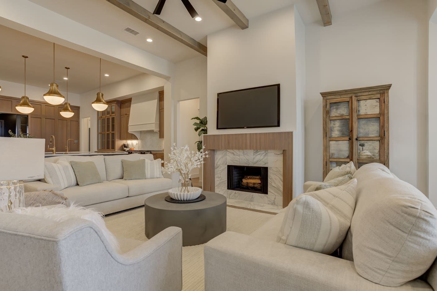 3813 123rd St — living area